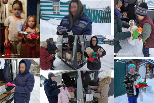 Акция «Теплые ручки»: волонтеры продолжают выдавать вязаные изделия семьям, оказавшимся в трудной жизненной ситуации
