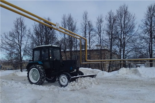 Дорожники Янтиковского района продолжают ликвидировать последствия снегопада