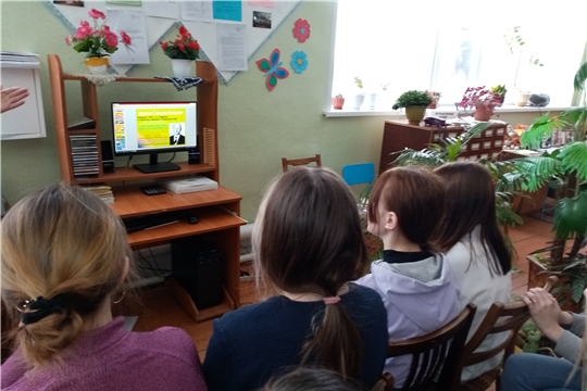 Турмышская библиотека в рамках республиканского интеллектуального марафона «Научная Чувашия» продемонстрировала среди школьников презентацию «Люди науки нашего села»