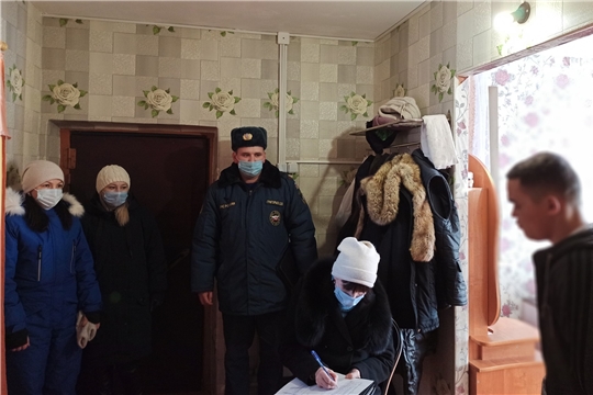 Субъекты профилактики посетили социально-опасные семьи и установили пожарные извещатели