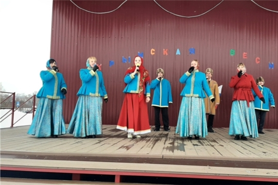 На площади перед Янтиковским домом культуры прошло праздничное мероприятие "Крымская весна", посвященное воссоединению Крыма и России