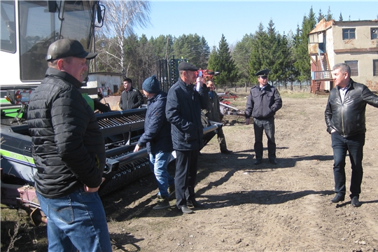 В Янтиковском районе состоялось выездное совещание с руководителями сельскохозяйственных предприятий