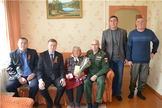 Орден Красного Знамени вручили сестре героя
