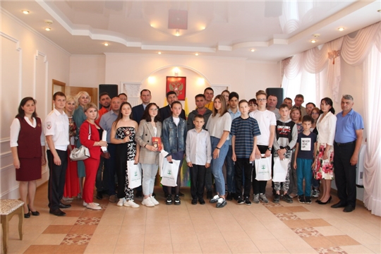 Накануне Дня России состоялось торжественное вручение паспортов юным гражданам