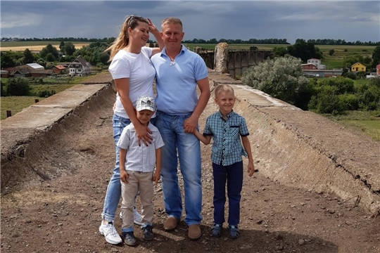 Кирская сельская библиотека провела фотогалерею со своими читателями в преддверии праздника Дня отца
