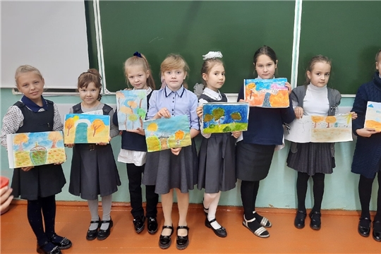 Заведующий Чуварлейским СДК  провела урок рисования «Золотая осень»