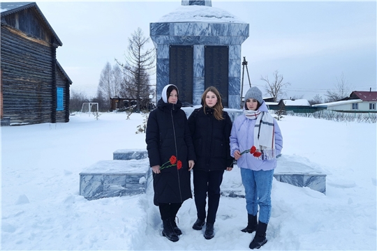 Дорога к обелиску: волонтёры очистили от снега памятник воинам