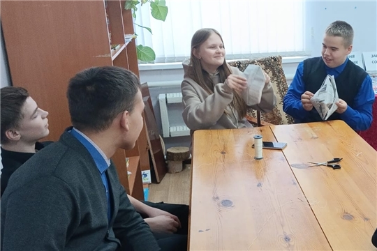 В рамках проекта «Пушкинская карта» в Кирской сельской библиотеке прошла военно - патриотическая игра «Сегодня школьник – завтра солдат»