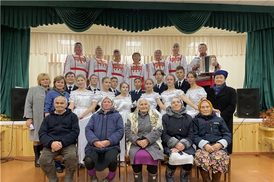 Кадеты 9 класса Чувашско-Сорминской школы  поздравили ветеранов с Международным днем пожилых людей