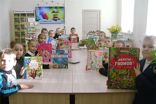 Сотрудники Аликовской детской библиотеки провели экскурсию «Приглашает книжка в гости»