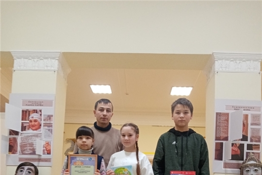 Вотланская сельская библиотека с участием семьи Владимировых из деревни Татмыши заняла третье место в республиканском фестивале «Не стесняйтесь играть в куклы»