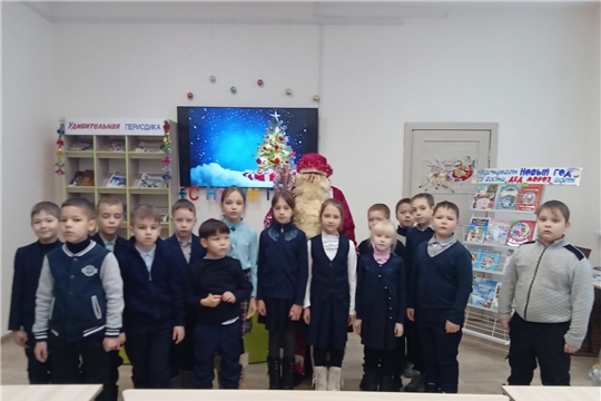 В Аликовской детской библиотеке  работала творческая мастерская  новогодних затей «Что за чудо эти сказки».