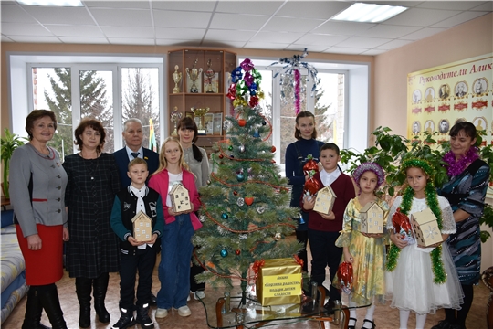 Депутат Госсовета Чувашии Николай Федорович Угаслов организовал поздравление и вручение новогодних подарков семьям мобилизованных граждан