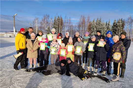 Сегодня на катке ДЮСШ "Хĕлхем" прошли традиционные соревнования по шорт-треку среди учащихся школ муниципалитета