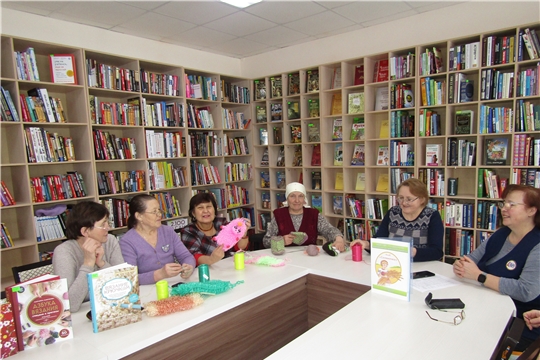 В Аликовской центральной библиотеке прошло очередное занятие клубного объединения "Селяночка"