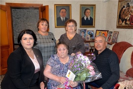 Ветерану финансовой сферы вручена памятная медаль «95 летие образования Батыревского района»