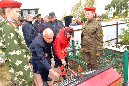 В д.Сигачи состоялось открытие памятной доски в честь погибшего в ходе специальной операции на Украине Александра Тимайкина