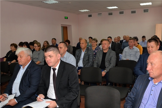 Глава администрации района провел еженедельное совещание