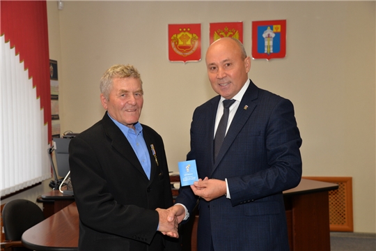 Ветерану лесного хозяйства вручена памятная медаль «95 летие образования Батыревского района»