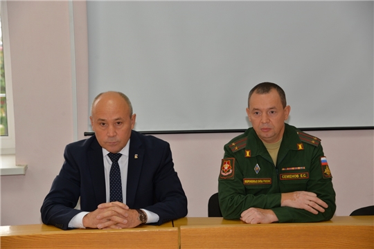 Глава администрации Батыревского района Рудольф Селиванов провел еженедельное совещание