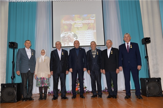 Глава администрации района поздравил жителей с.Алманчиково и с.Б.Баишево с Международным днем пожилых людей