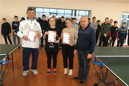 Команды Полевобикшикской и Н.Шигалинской СОШ-  победители лично-командных соревнований по настольному теннису