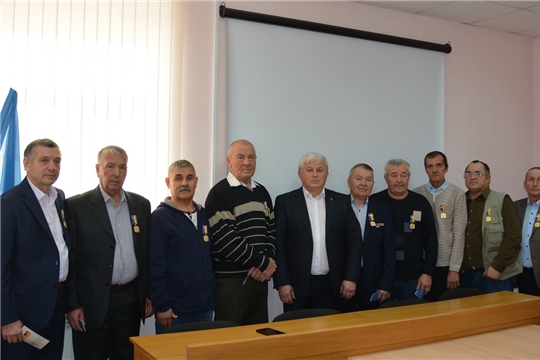 В рамках профессионального праздника водители награждены памятной медалью «95 летие образования Батыревского района»