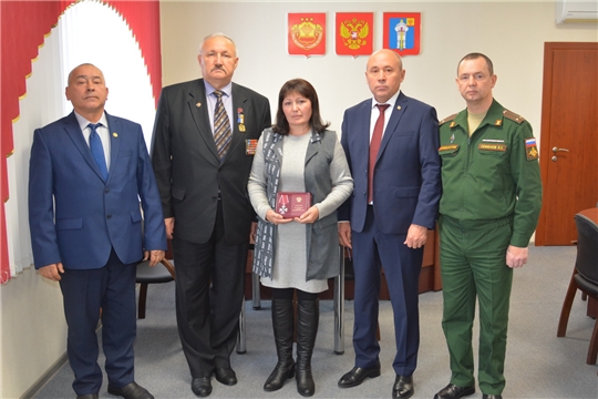 Орден Мужества вручен матери погибшего военнослужащего Игоря Иванова