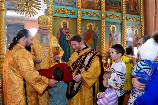 В храме св. благоверного князя А.Невского проведена праздничная служба с участием владыки Феодора