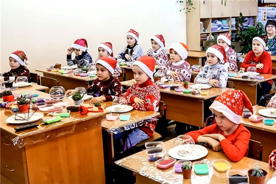 Батыревская СОШ №1: мастер-класс по изготовлению флорариума с детьми