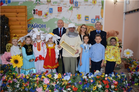 В Батыревском муниципальном округе проведен VIII Международный форум пчеловодов «Помоги пчеле»