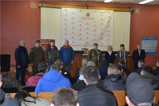 «Возвращайтесь с победой домой!» В Чебоксарском районе прошли проводы мобилизованных граждан для участия в СВО на Украине