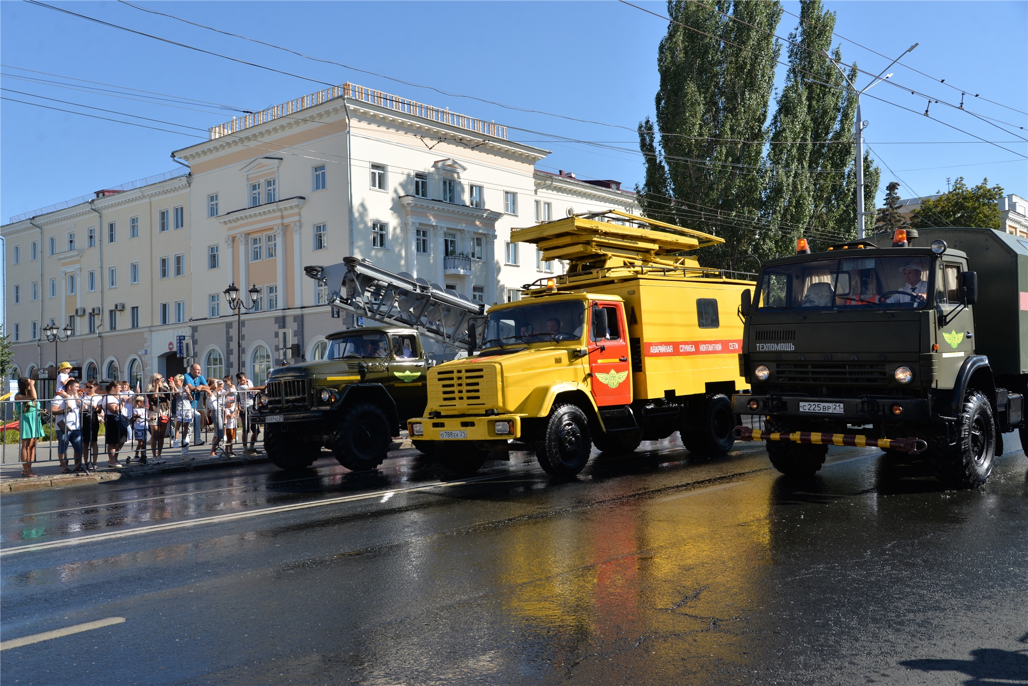 В День города Чебоксары прошел парад коммунальной техники | Чебоксарское  городское Собрание депутатов