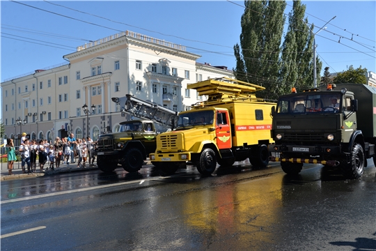 В День города Чебоксары прошел парад коммунальной техники