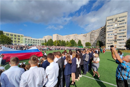 Народные избранники посетили торжественные линейки в День знаний