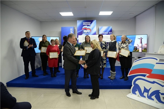 Евгений Кадышев совместно с депутатским корпусом поздравил ТОСы города Чебоксары с 15-летием со дня их основания