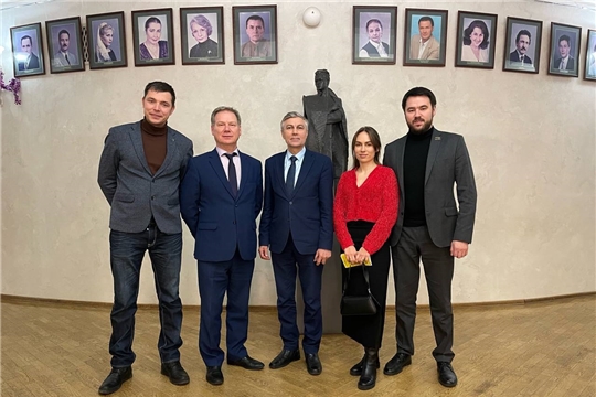 Глава города Чебоксары Евгений Кадышев и депутат городского Собрания Федор Степанов посетили премьеру мюзикла «Вечер расставания»