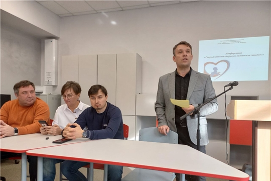 Общественный помощник Уполномоченного в Шумерлинском муниципальном округе Ренат Чебутаев выступил с докладом на семинаре для родителей