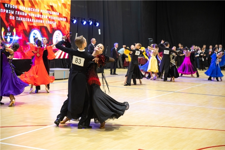 Олег Николаев Чӑваш Енре иртнĕ ташӑ спортне хутшăнакансене саламланă