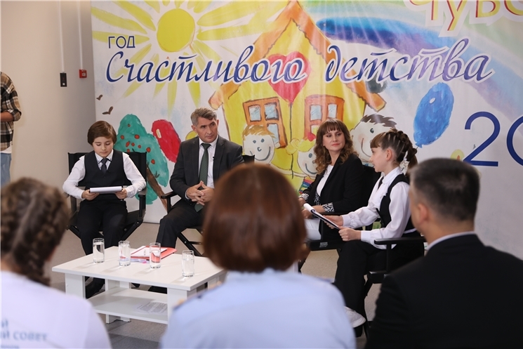 Олег Николаев Телейлӗ ачалӑх ҫулне халалласа "тӳрӗ лини" ирттернӗ