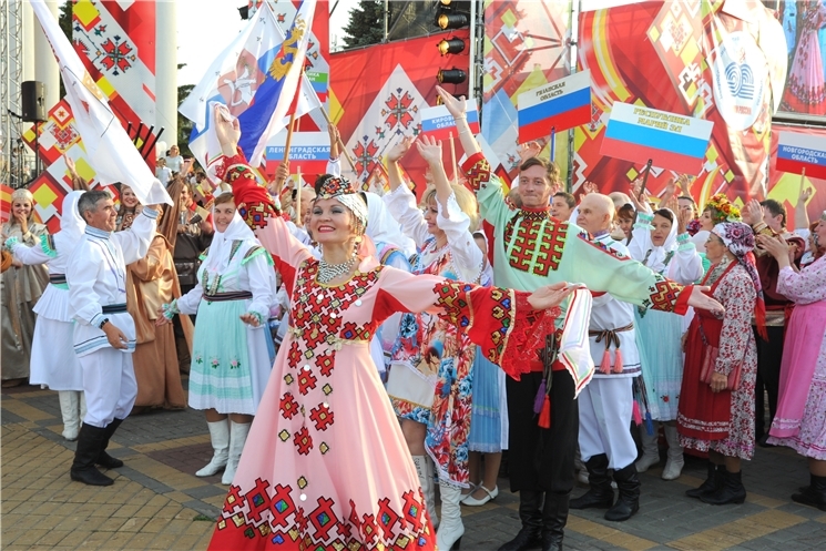 Чăваш Республикин Пуçлăхĕ Олег Николаев Халăх пĕрлĕхĕн кунĕпе  саламлани