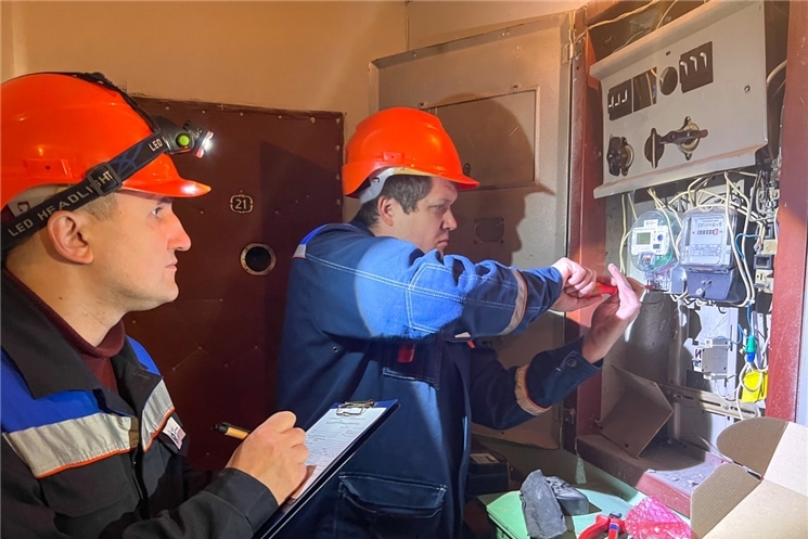 Чăваш Республикин Пуçлăхĕ Олег Николаев Энергетик кунӗ ячӗпе саламлани