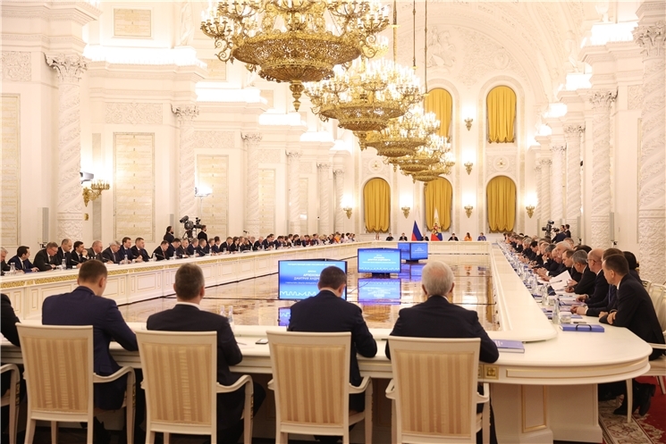 Ҫĕршыв Президенчĕ Владимир Путин ҫамрăксен политикине халалланă темăпа ирттернĕ Раҫҫей Федерацийĕн Патшалăх Канашĕн ларăвне Чăваш Республикин Пуҫлăхĕ Олег Николаев хутшăннă
