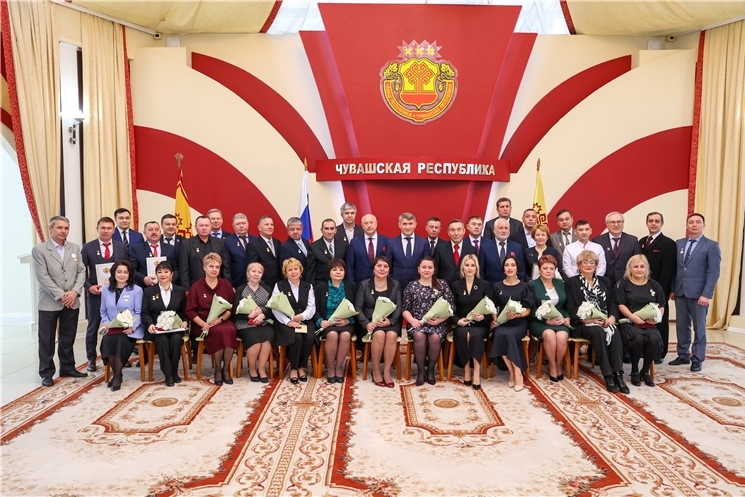 Республика Пуҫлăхĕ Олег Николаев  Чăваш Енĕн  пултаруллă ĕҫченĕсене патшалӑх наградисемпе чысланă