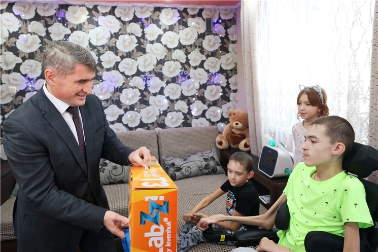 Чăваш Ен Пуҫлăхĕ Олег Николаев Канаш районӗнчи Константинăн ӗмӗтне пурнӑҫланӑ