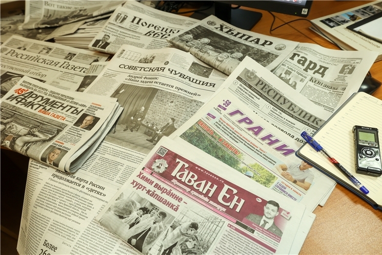 Чăваш Республикин Пуçлăхĕ Олег Николаев Раҫҫей тата Чӑваш пичечӗн кунӗсен ячӗпе саламлани