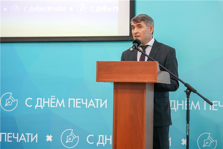 Чӑваш Ен Пуҫлӑхӗ Олег Николаев массӑллӑ информаци хатӗрӗсенче тăрăшакансене наградӑсемпе чысланă