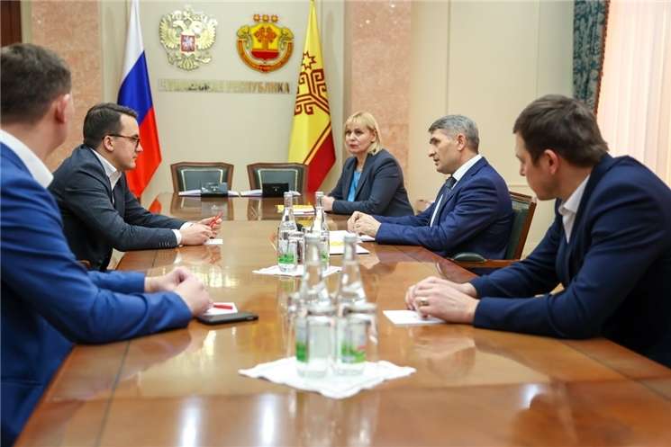 «Чăваш Енĕн наци драматургĕсен конкурсĕ ытти регионсемшĕн тĕслĕхре», – тесе палăртнă Александринский театрĕн директорĕ Сергей Емельянов