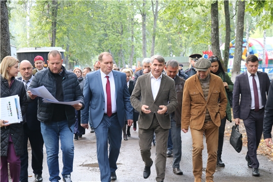 Шумерлинский Парк имени 50-летия Пионерской организации в День города посетили Олег Николаев и Павел Данилов