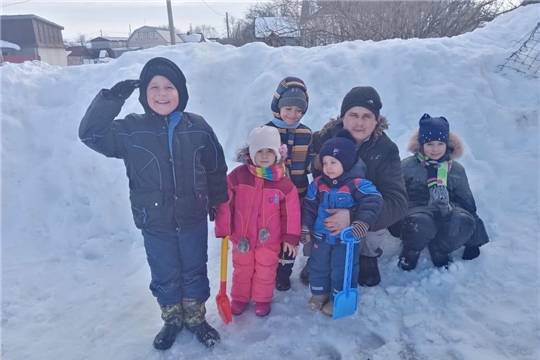 Многодетная семья Сидоровых строит новый дом мечты